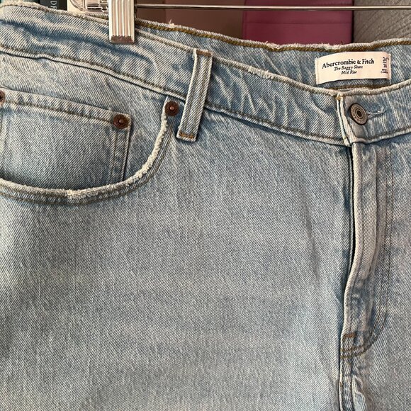 NWT Abercrombie & Fitch Curve Love Mid- Rise Baggy Jean Shorts 34/18 - Picture 3 of 8